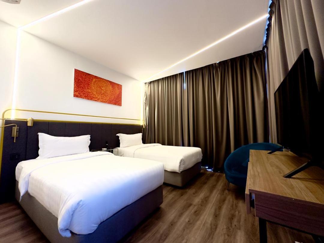 Regatta At Kozi Square Kuching Hotel Exterior photo